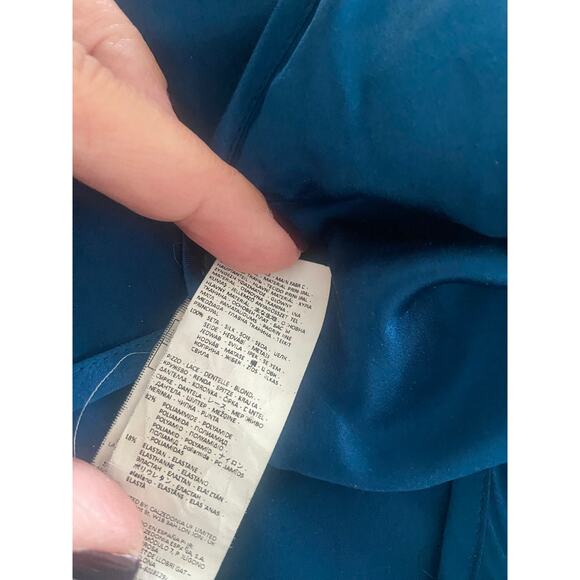 Intimissimi Lace and Silk V-neck Top cami in sapphire blue women's sz. Large - Picture 6 of 6